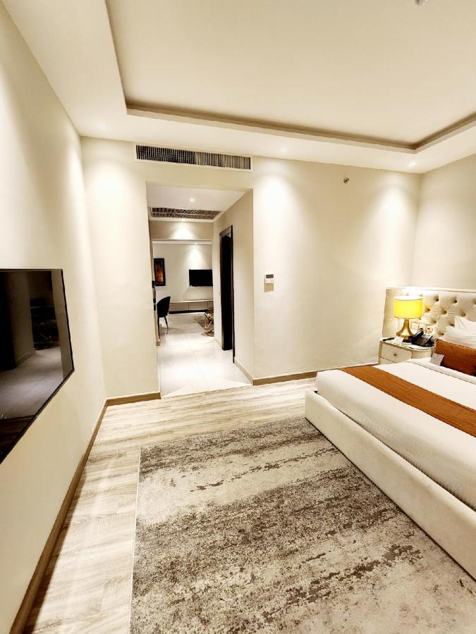 Best Western Premier Hotel Gulberg Лахор Экстерьер фото